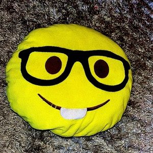 Hiii! I’m selling this because I need some money so buy it BUY IT